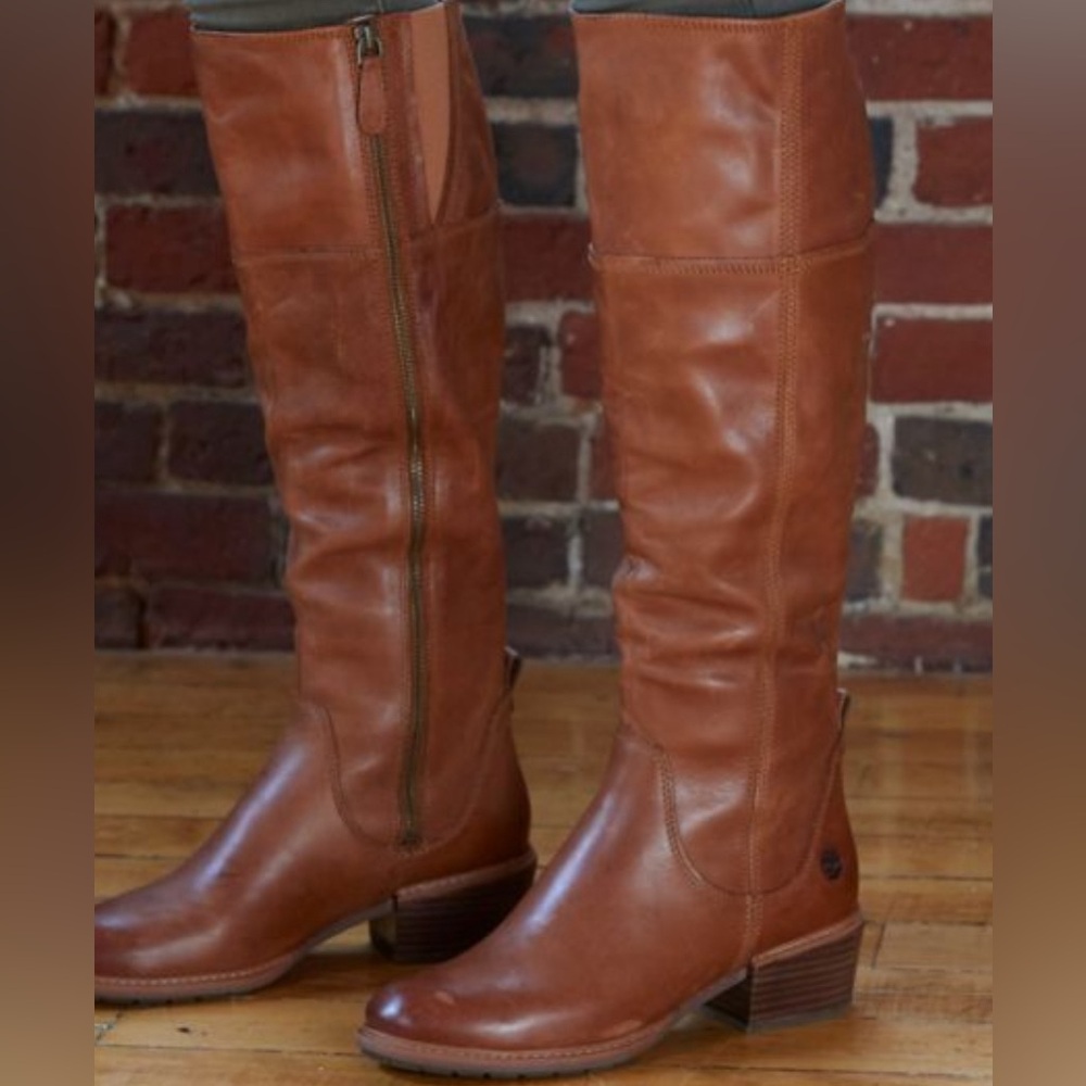 Brand new Women's Sutherlin Bay Slouch Tall Boots